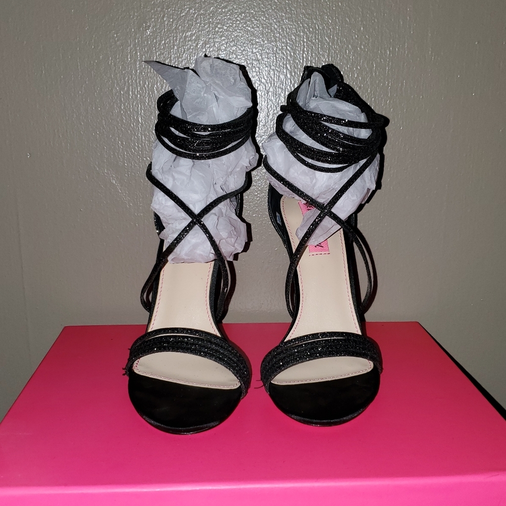 Shoes - Picture 3 of 4